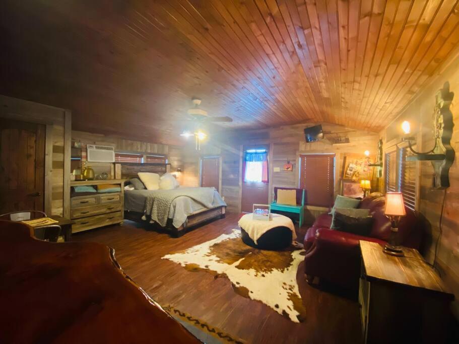 8Th St. Cowboy Haus I Biker Friendly I River Бандера Экстерьер фото