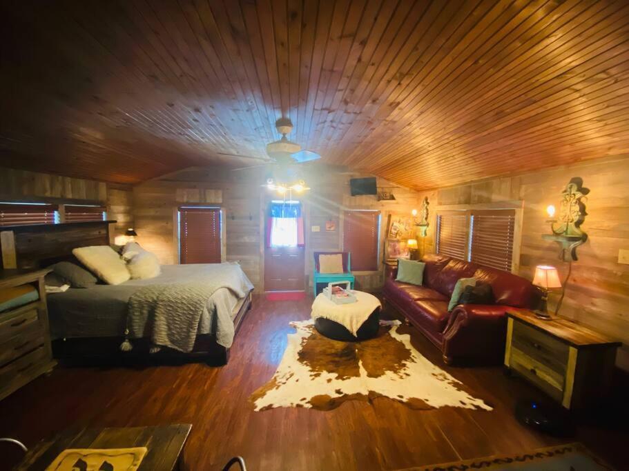 8Th St. Cowboy Haus I Biker Friendly I River Бандера Экстерьер фото