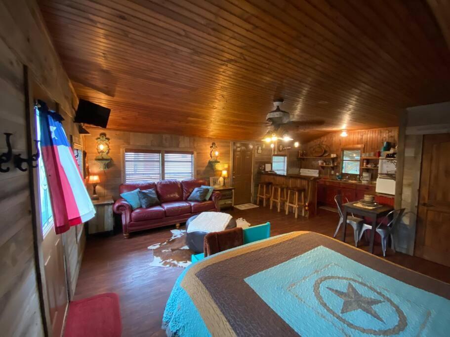 8Th St. Cowboy Haus I Biker Friendly I River Бандера Экстерьер фото