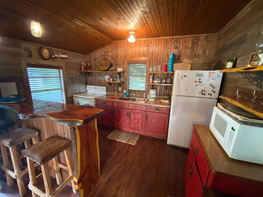 8Th St. Cowboy Haus I Biker Friendly I River Бандера Экстерьер фото